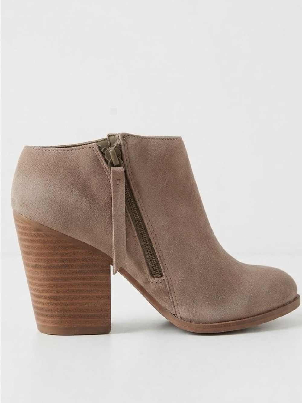 Dolce Vita Hena Taupe Suede Ankle Booties Low-Cut Back Block Heel Size 8.